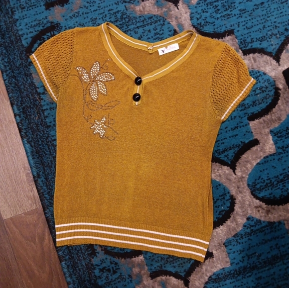 Vintege Yellow  Top with Floral Design - Picture 1 of 3